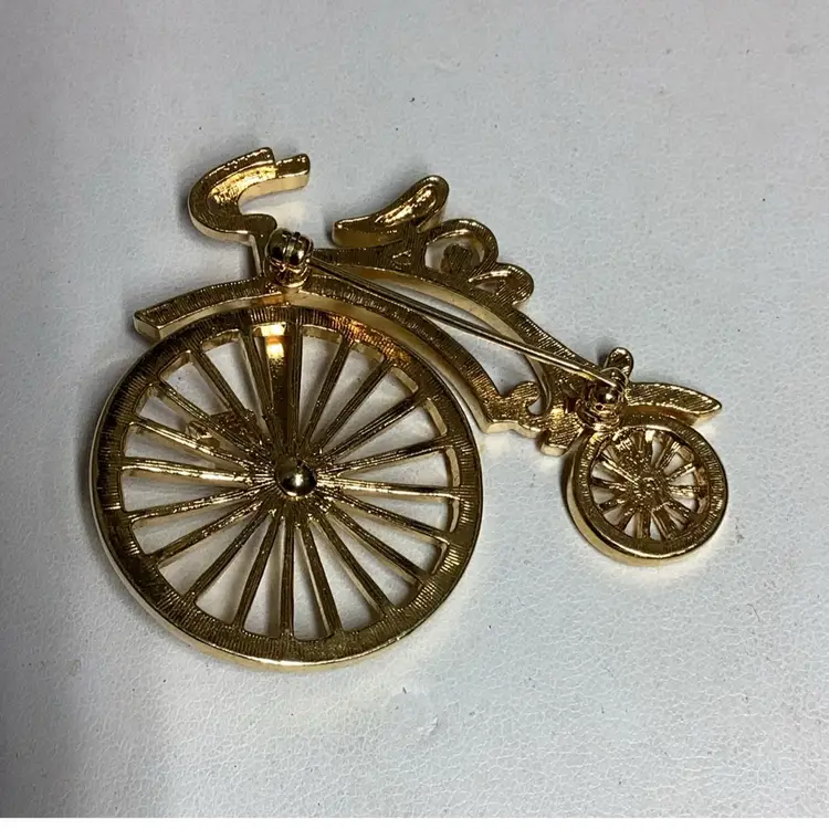 Old Fashion Bicycle Brooch 2” Gold Tone - Large Wheel Moves