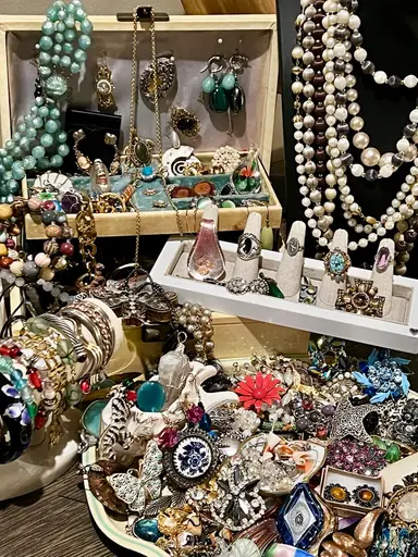 Quick Pop Up W/boxed Jewels & Bundles!