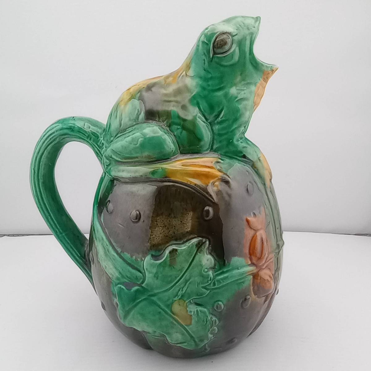 Niknax · Vintage majolica frog pitcher