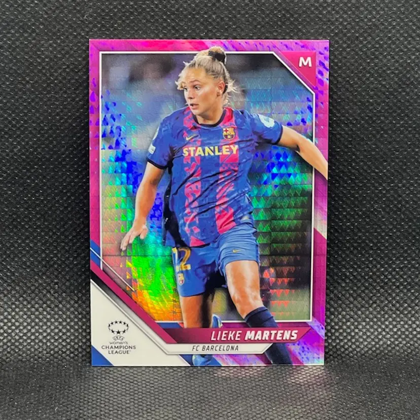 Lieke Martens 2021/22 Topps Chrome UEFA Women Pink /150 Soccer Card