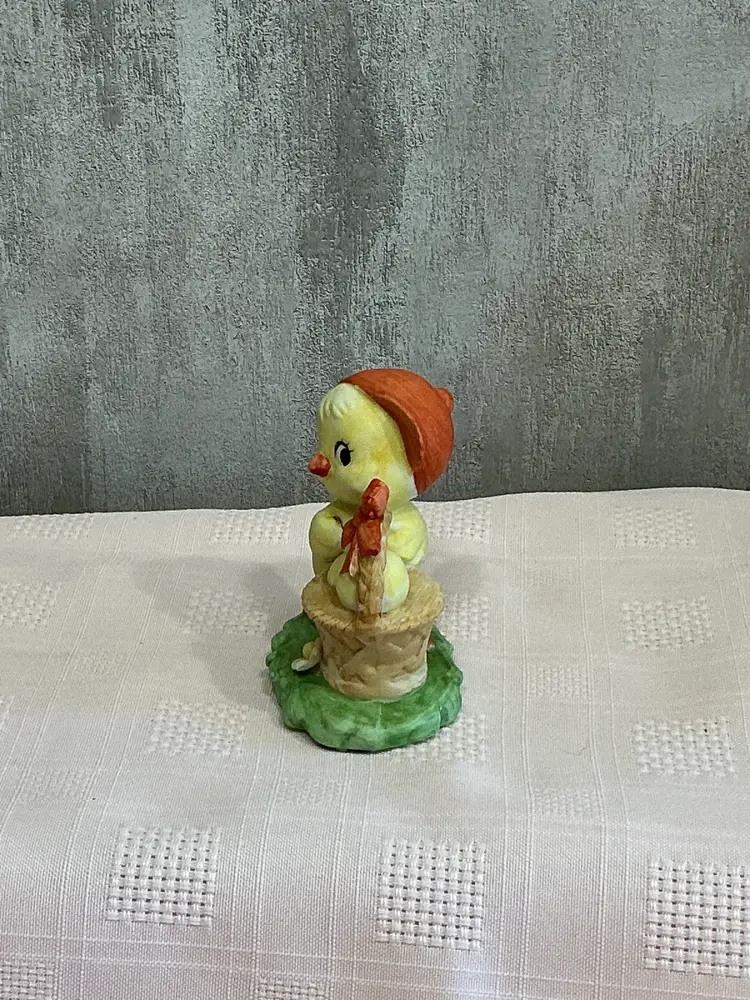 Lefton Ceramic nick with eggs in basket