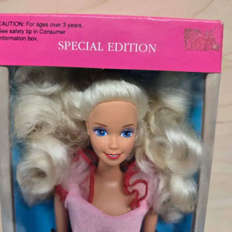 Vintage Red Romance Barbie Doll 1992 Valentine's Day