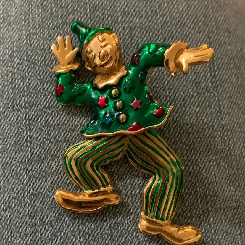 Cute Clown/Jester Articulated Brooch Gold Tone