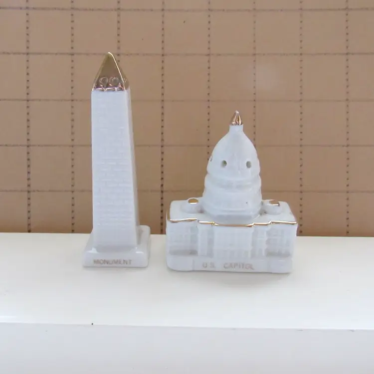Vtg Capitol Building/Washington Monument Salt and Pepper Shaker Set