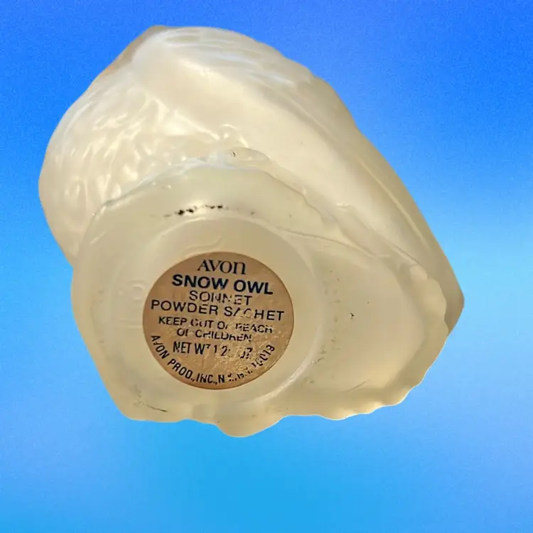1978 Avon Satin Glass Snow Owl  Powder Sachet Shaker🦉 3”