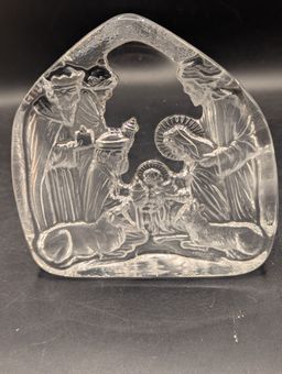 Carved Etched Crystal Religious Nativity Scene Christmas Sculpture Paperweight