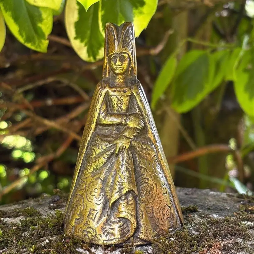 Vintage 4” Heavy Weight Elizabethan Style, Vintage Solid Brass Bell. Made in England