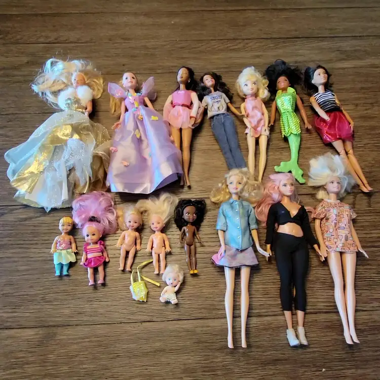 16 Barbie & Other Fashion Dolls