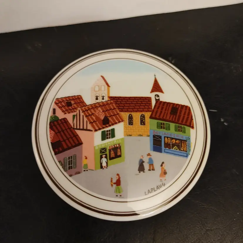 Villeroy & Boch trinket dish. "Village Scene" by Gerard Laplau. Luxembourg. Porcelain. No chips or cracks.