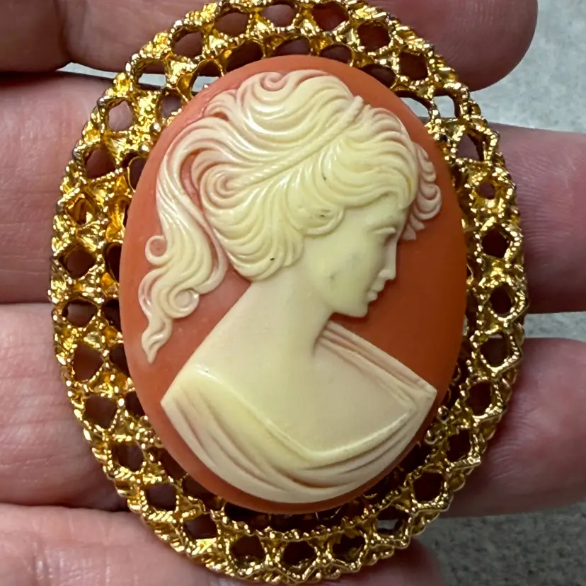 Vintage Gold Tone Peachy Color Cameo Brooch Pin Young Woman