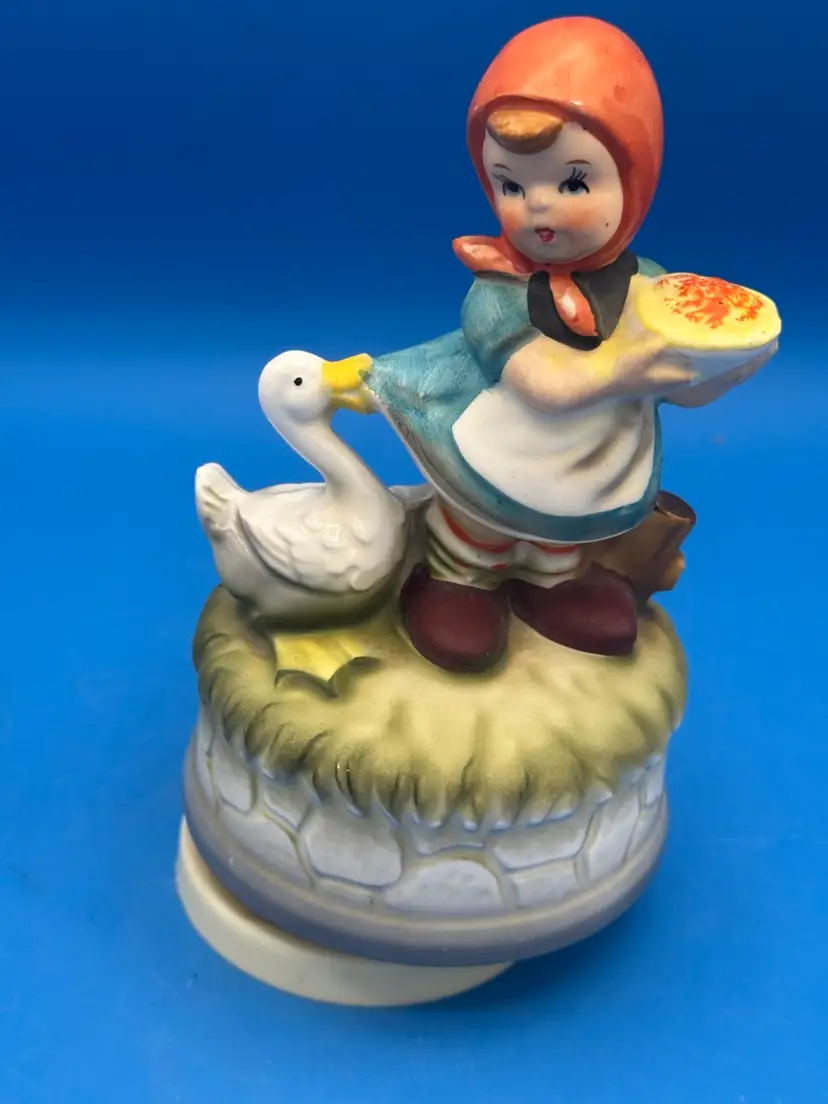 Vintage Ceramic Music Box Goose & Girl Japan