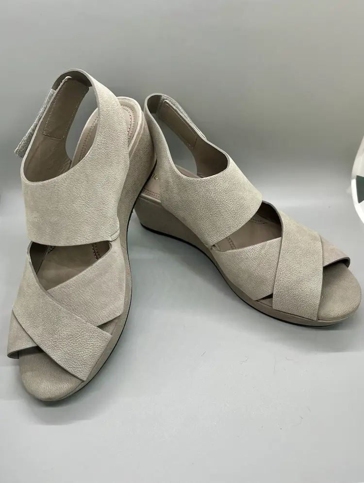 Nurture Taupe Sling back Short Wedge Size 7.5 M