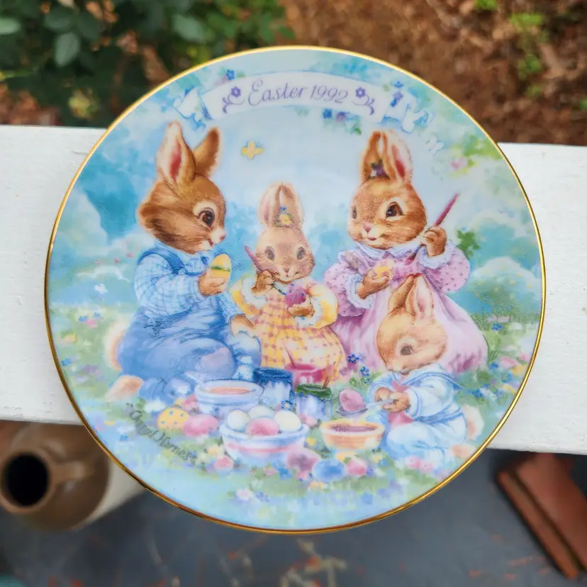 Avon Vintage Easter 1992 Colorful Moments Plate 22K Gold Trimmed, 5" diameter