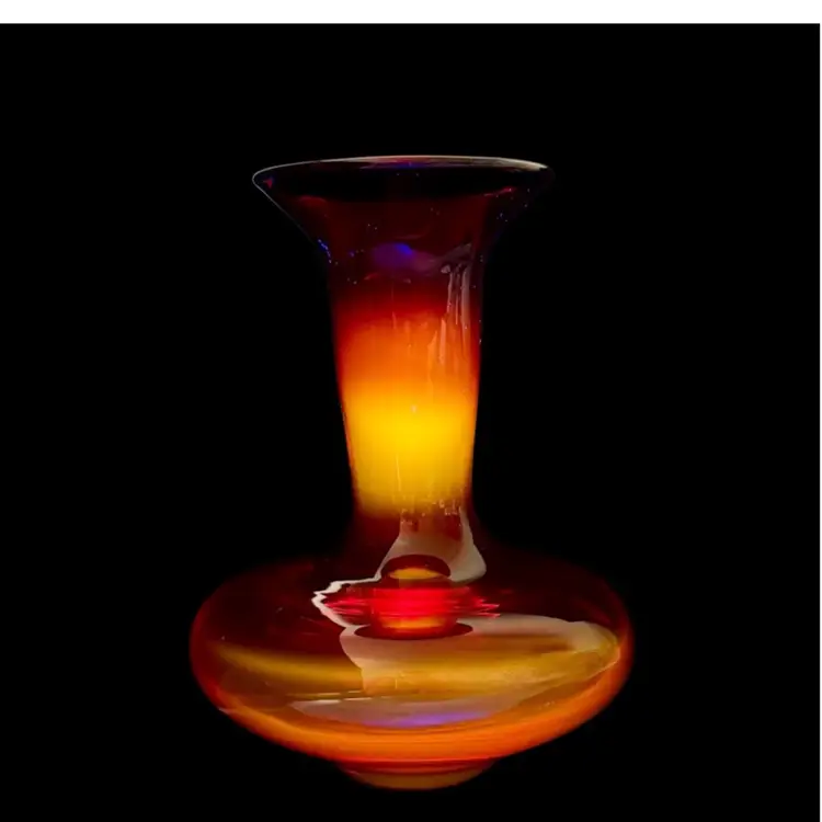 BLENKO Vase Tangerine/Amberina #3302 Flared Mouth Signed Richard Blenko-Dated-Etched Blenko 2003 Label Glows READ
9-1/8” T x 4-3/8” W (Top) x 7” W (Widest)