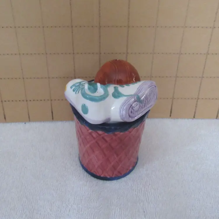 VTG Stacking Basketball Salt & Pepper Shaker Set