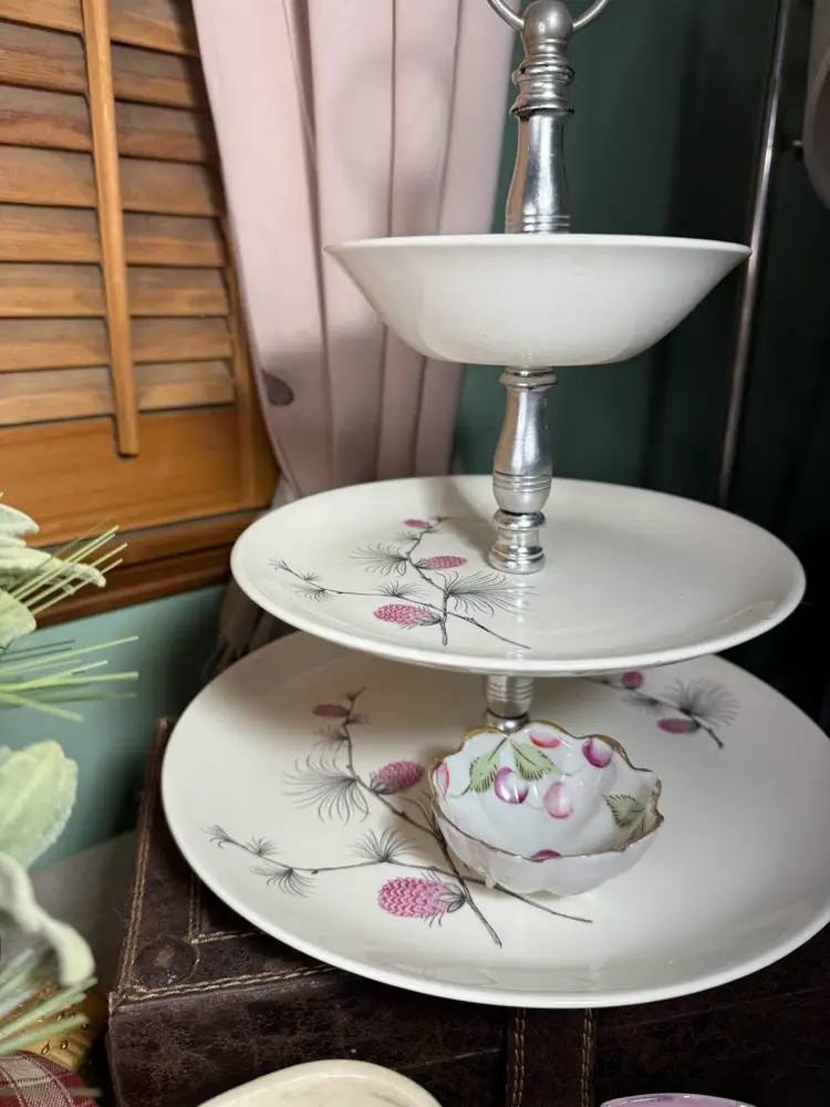 Cozy Cottage Vignette