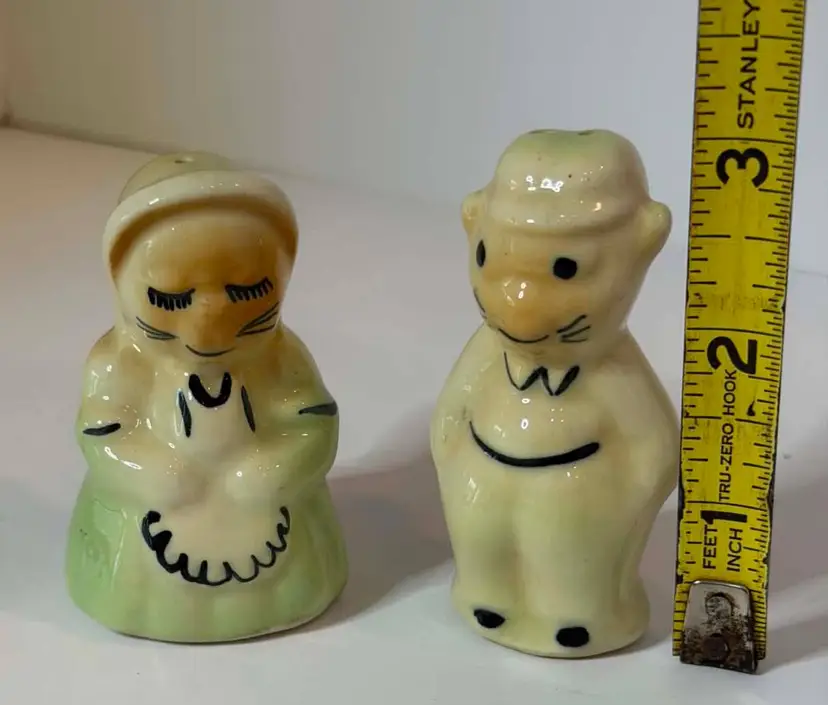 Charming Vintage Squirrel Couple Salt and Pepper Shakers