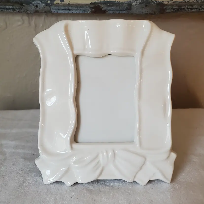 Small White Ceramic Bow Frame