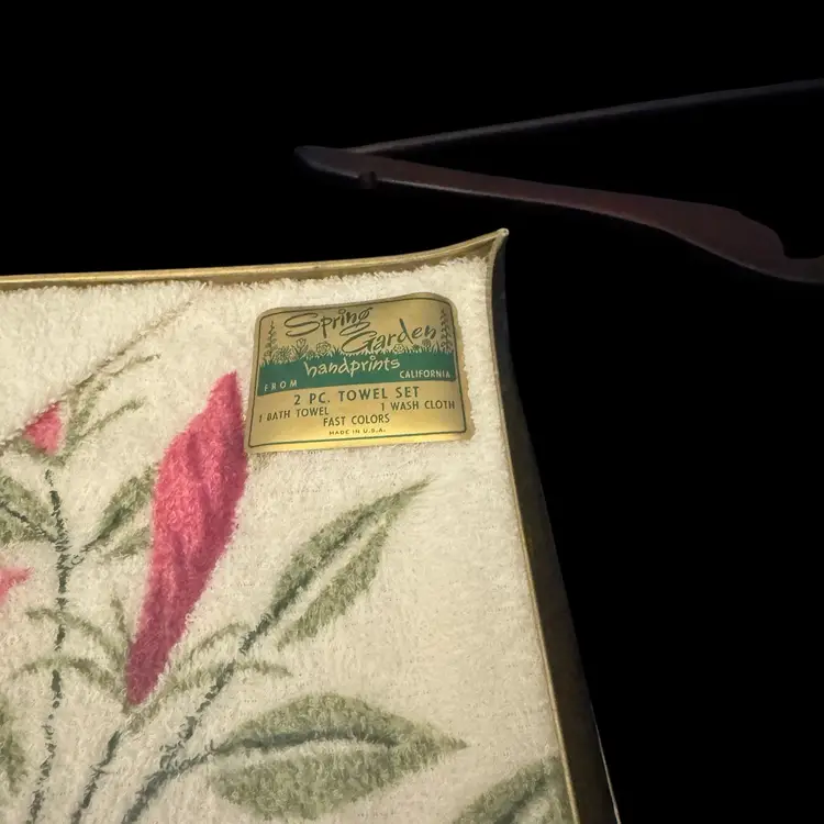 Vintage Towel Set In Original Box