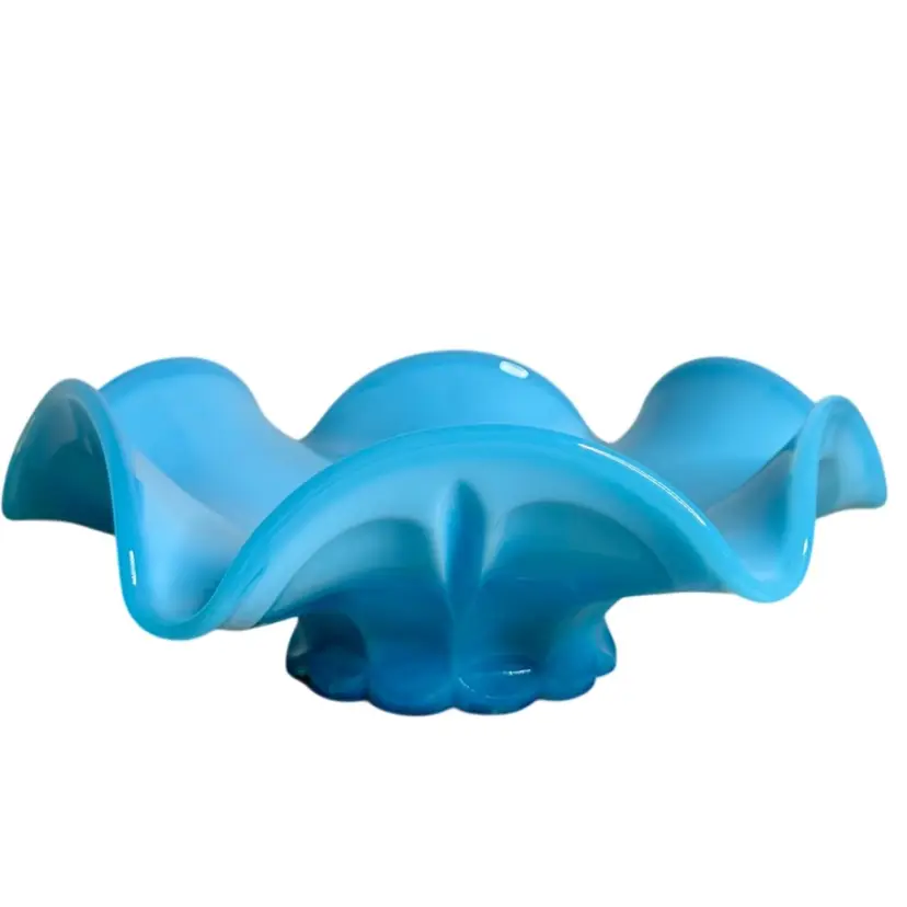 Fenton 2008 Sky Blue Bowl # 4332 7B With Fenton Label•Original Price Tag & Box
10-3/4” W x 3-3/4” T