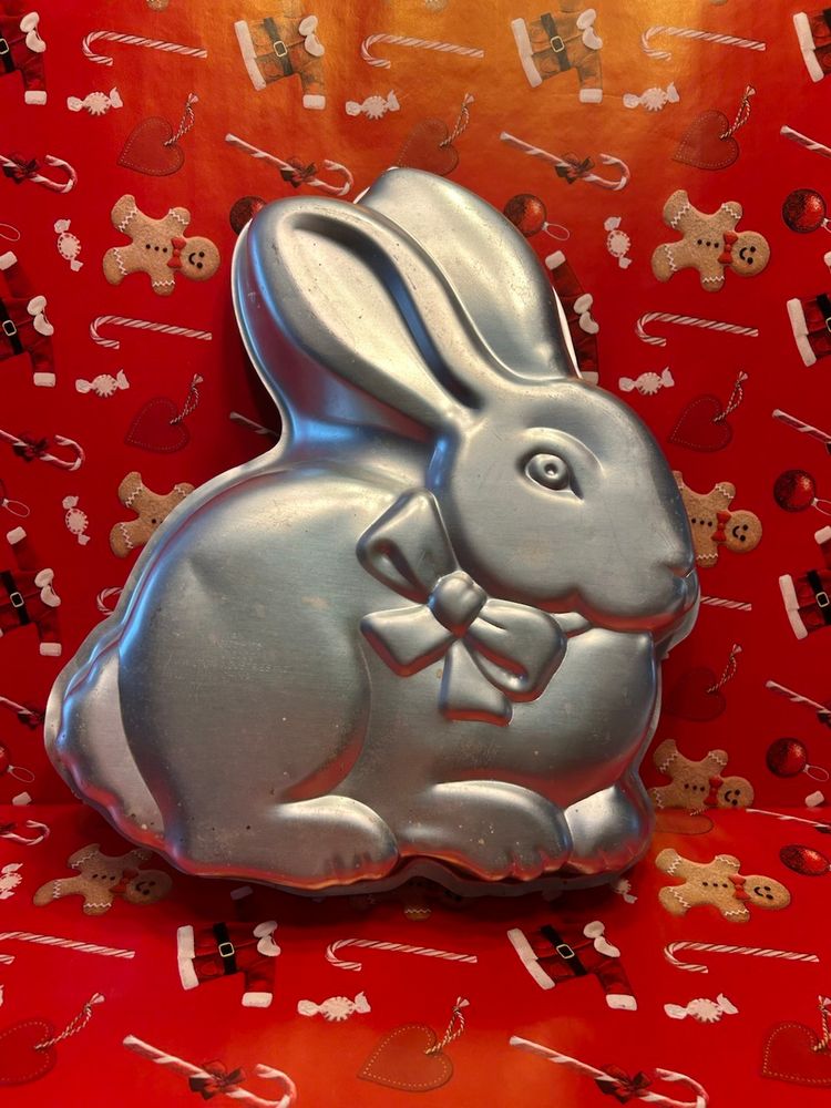 Vintage 1986 Cottontail Bunny Cake Pan