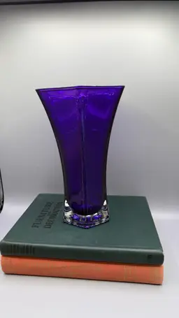 Striking Purple Vintage Hoosier Glass Fluted Hexagon Vase #4041   10”x7”