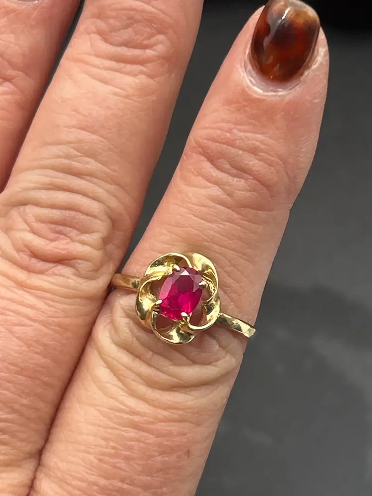 10K Gold Natural Ruby Floral Swirl Ring – Size 8.5