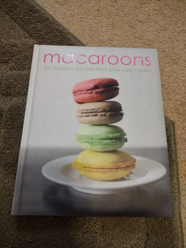 Macaroons by Parragon Books; Love Food Editors