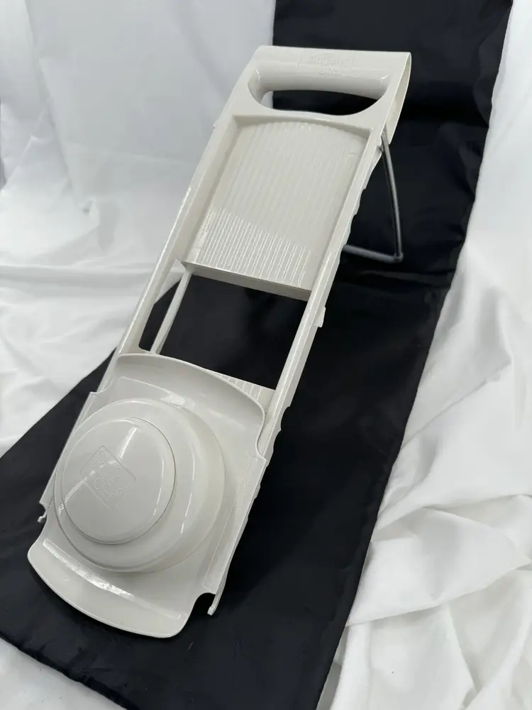 Pampered Chef Mandolin with 4 Blades