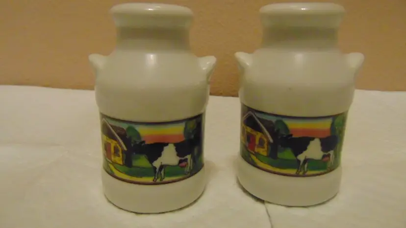 Preowned Vintage Cow and Farm Salt and Pepper shakers