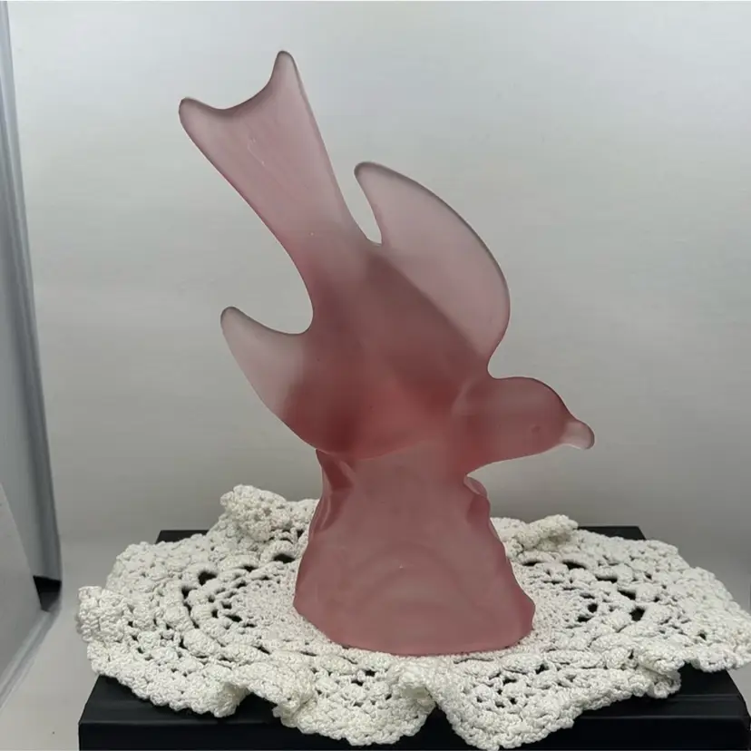 Pink satin frosted glass bird in flight figurine by L.E. Smith, 9” Tall