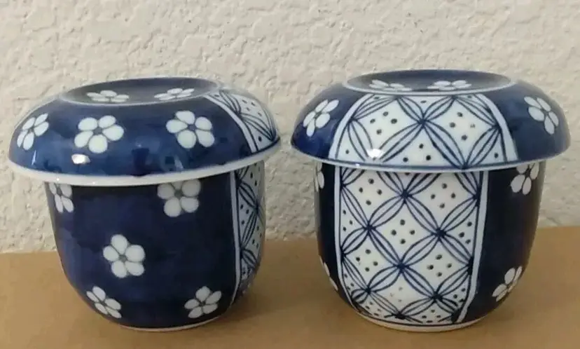 POW3 Japanese Teacups Floral Set of 2 with Lids Saki Tea Blue White Flowers