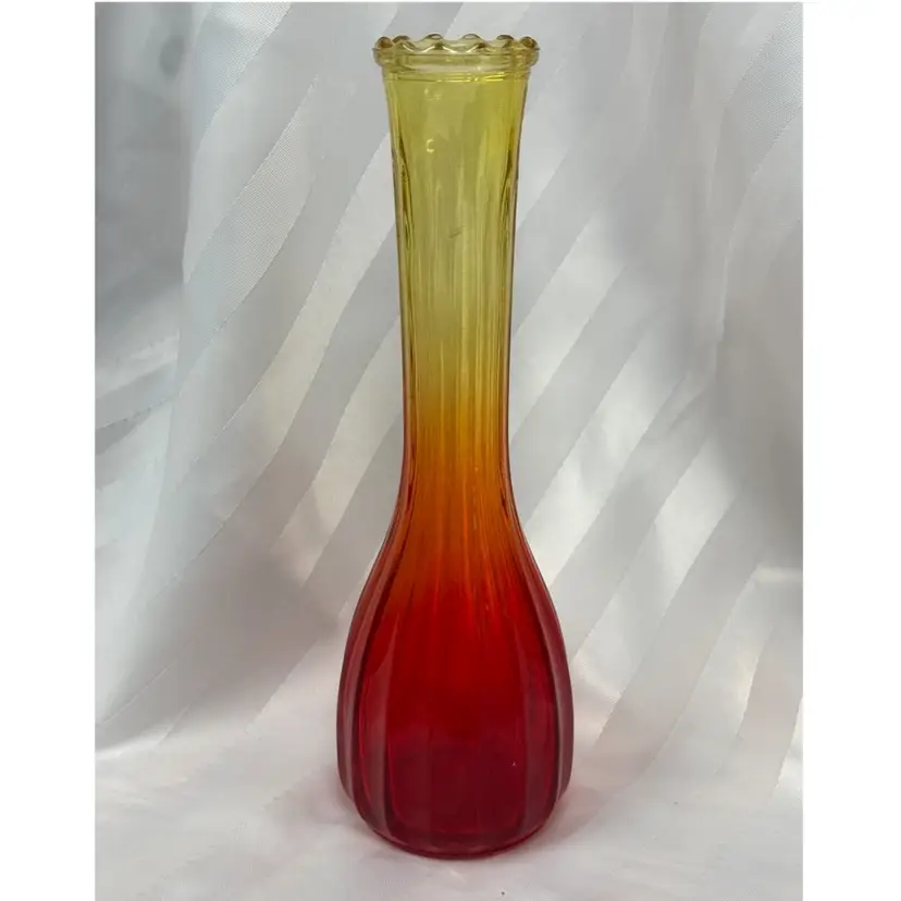 Early 20th Century Bud Vase Jeannette Glass Amberina 1930s