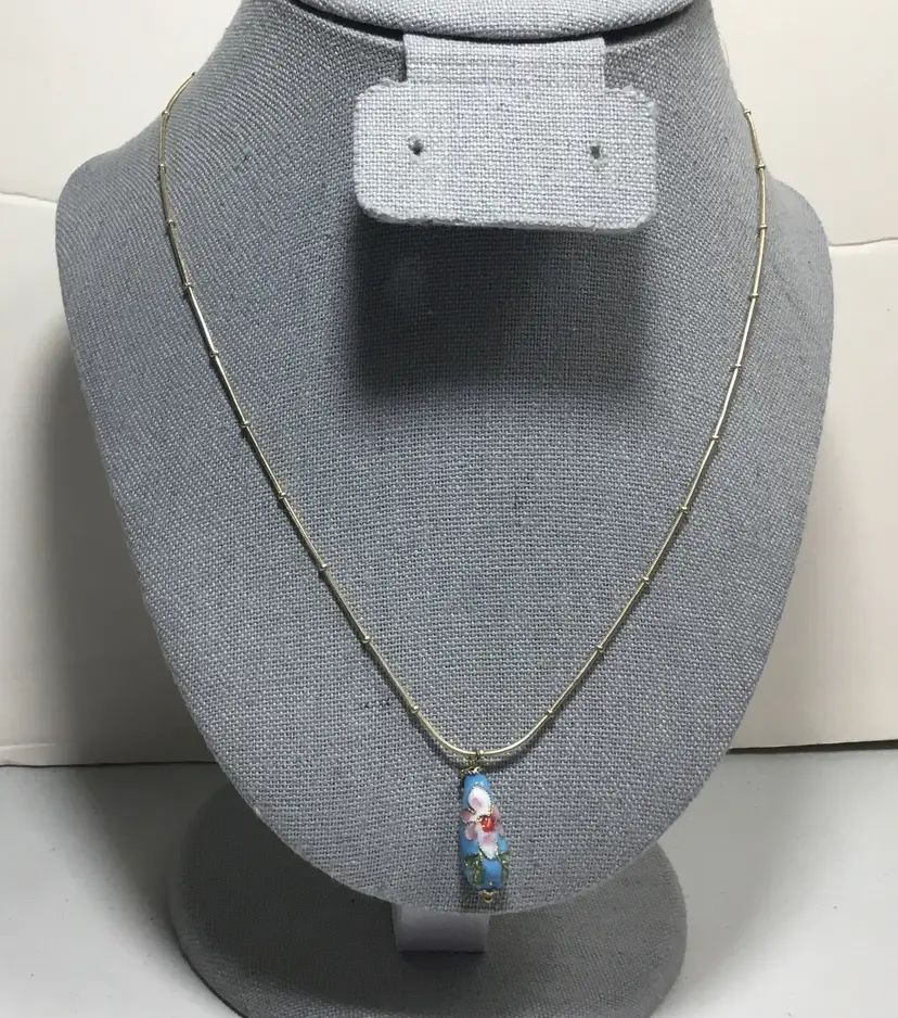 Ethereal, vermiel chain 18 ", Italy, with 1" cloisonné blue, flowered pendant