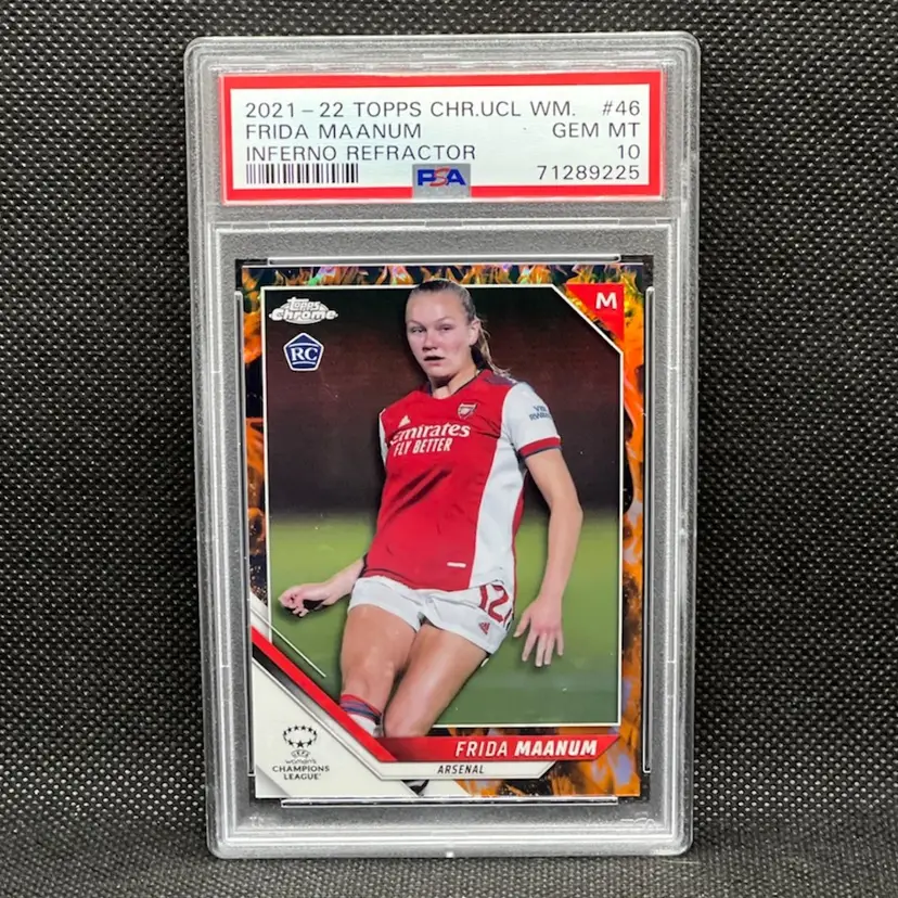 Frida Maanum 2021/22 Topps Chrome UEFA Inferno /75 PSA 10 Arsenal Soccer Card