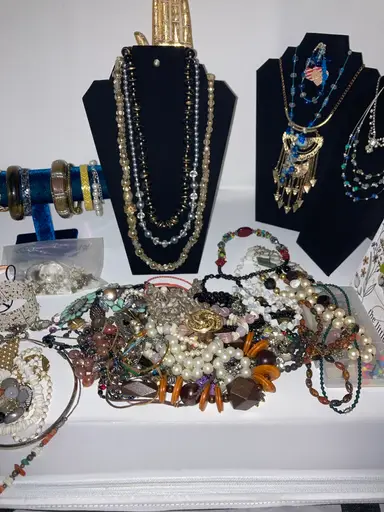 For sure FINAL Day Of Combined Shipping! ๐คฃ Jewelry Dig And More Check The Store! ๐ฅณ