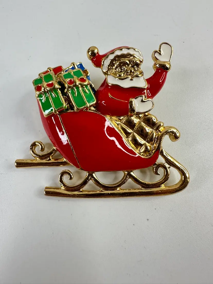 Christmas Santa Claus In a Sleigh Pin / Brooch w Post Package Earrings AVON