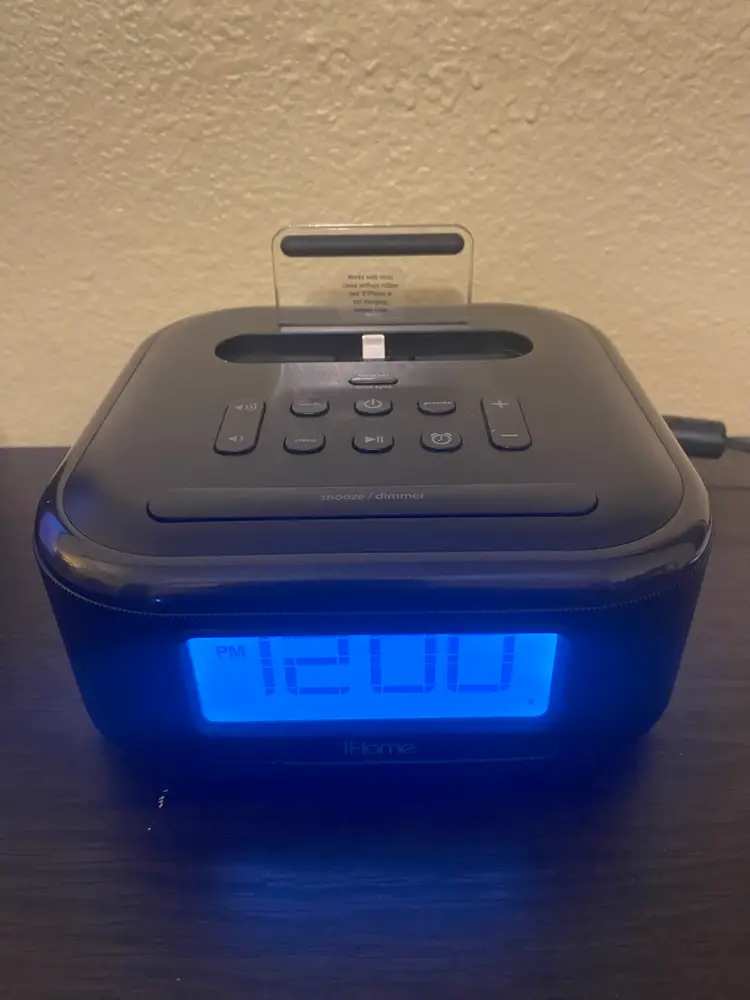 iHome Black Phone Docking Speaker w/ Digital Alarm Clock Radio Model # iPL23