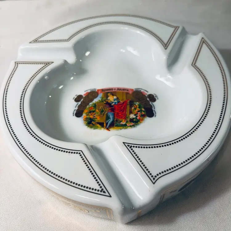 Huge Romeo Y Julieta Medallas de Oro Cigar Ashtray Porcelain in Original Box