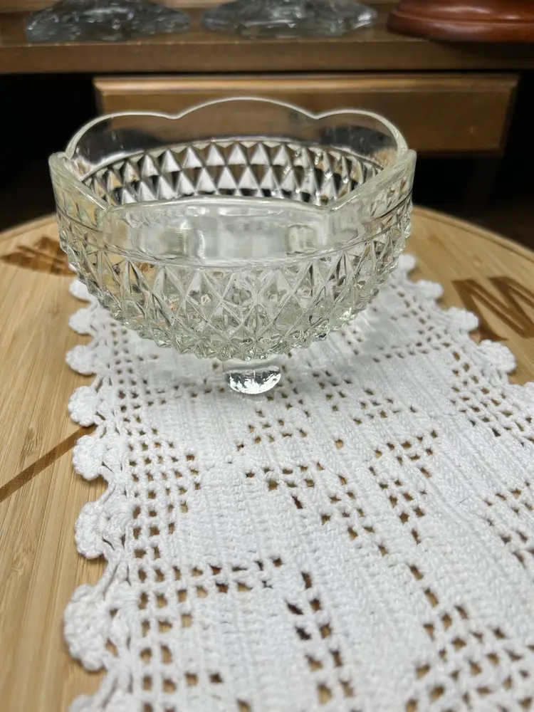 Vintage Indiana Glass Diamond Point 3-footed bowl