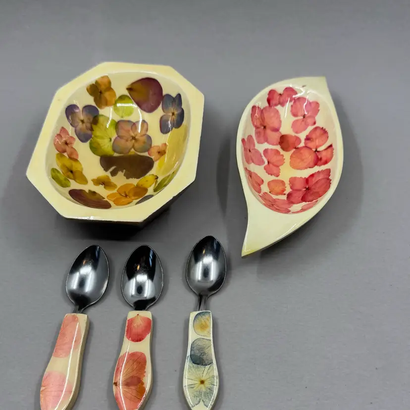Pair Of Carved wooden decorative Bowls with floral resin and 3 spoons