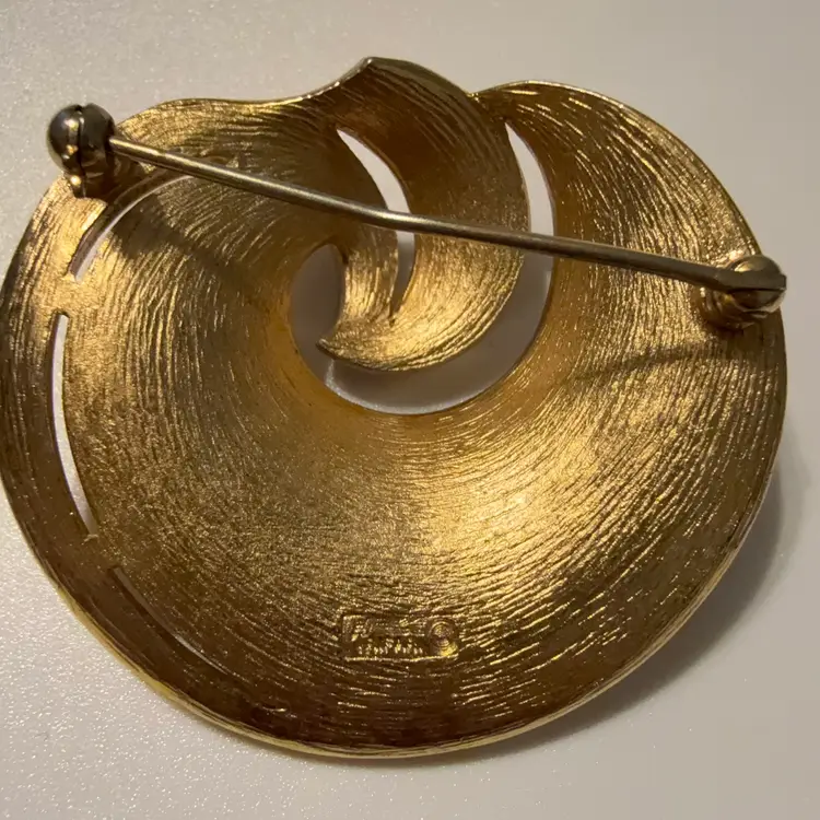 Gold Tone Crown Trifari Round Swoopy Brooch