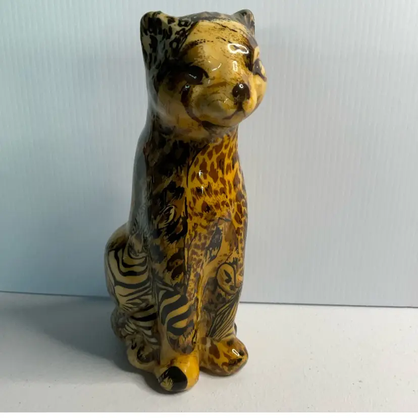 006 La Vie Leopard Cheetah Safari  Themed Figurine