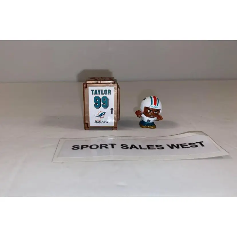 Miami Dolphins 2024/2025 NFL LEGENDS SERIES 3 TeenyMate with Matching Locker!