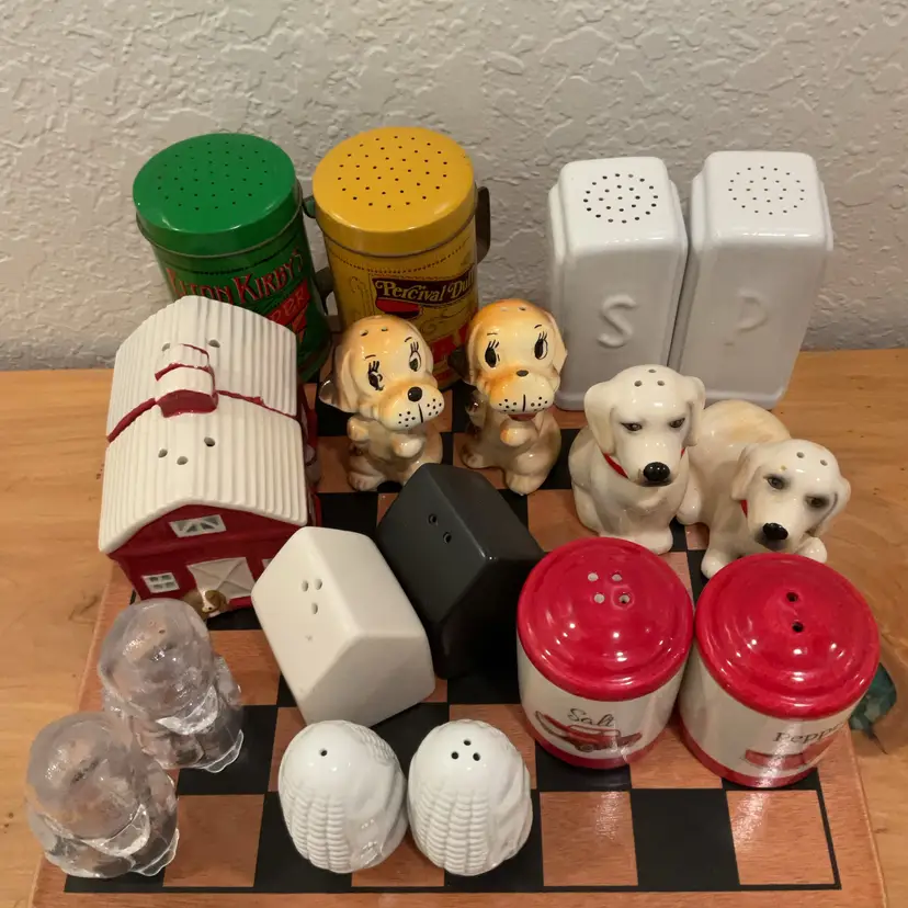 WINNER CHOICE SALT & PEPPER SHAKERS