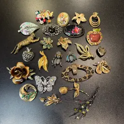 (Lot 24) Brooches Vintage and Modern, Marked