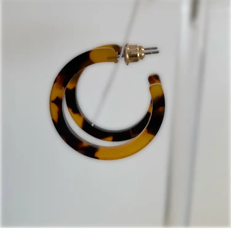 #01 Vintage Faux Tortoise Shell Lucite Hoop Earrings