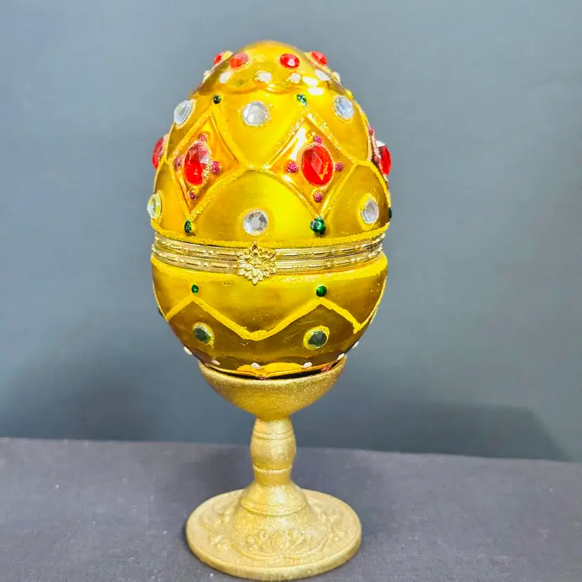#1372 Christopher Radco, bejeweled trinket box egg Galleria 2004
