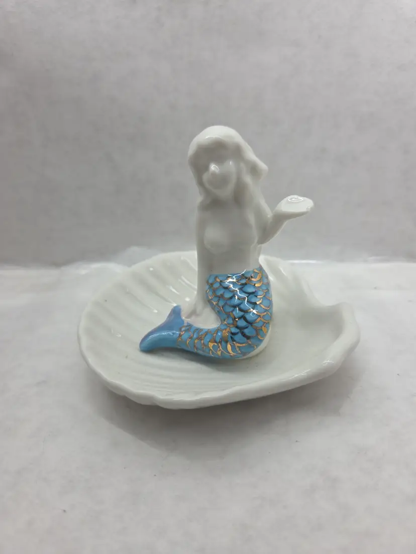 Charming Charlie 3.5” Ceramic Mermaid Shell Trinket Jewelry Dish White Blue Gold