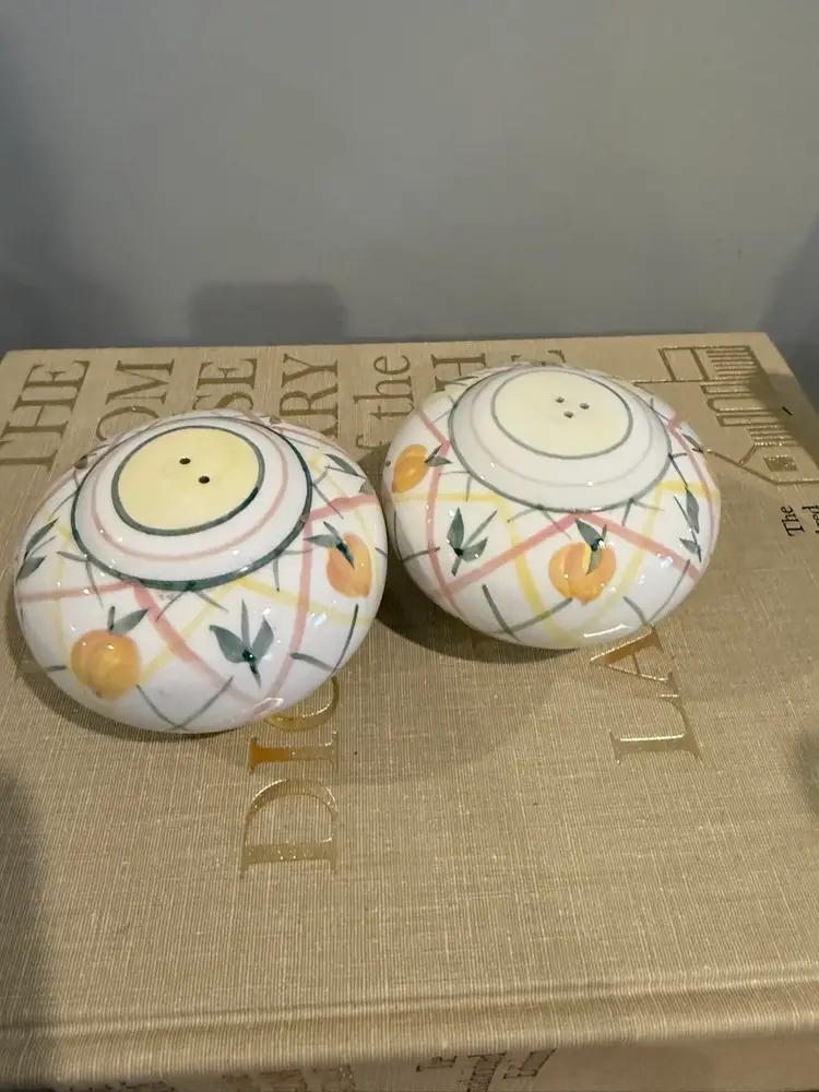 Peach Houseware Salt and Pepper Set